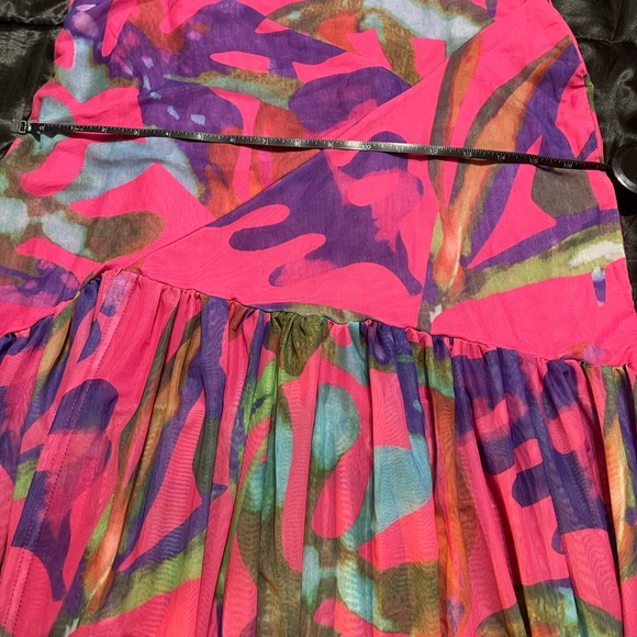 Elegant Strapless Floral Dress - Picture 10 of 11